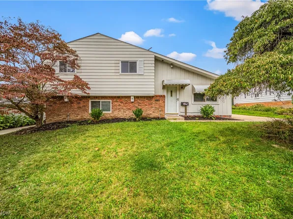 5459 Karen Isle Dr, Willoughby, OH 44094