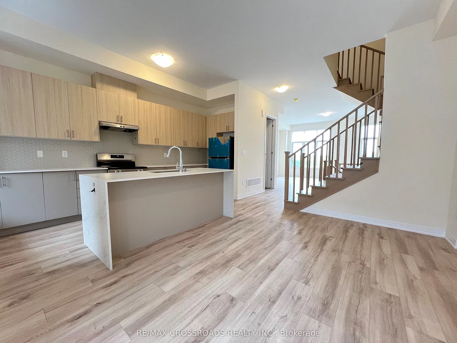4 bed, $3,600 — Photo 2