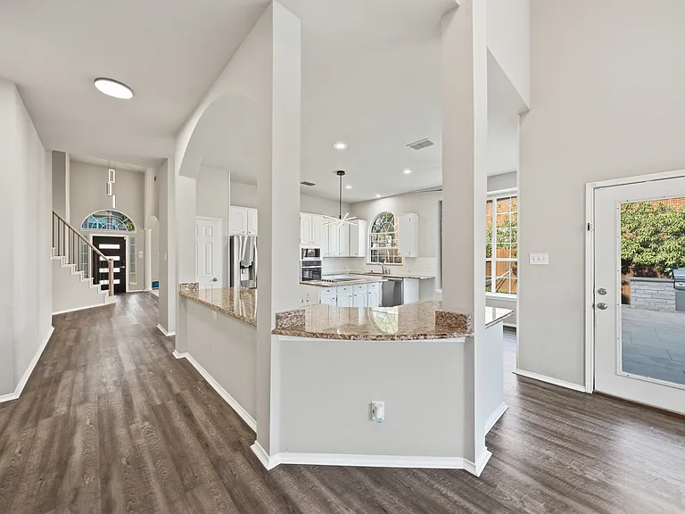 2416 McCarran Dr — Photo 31