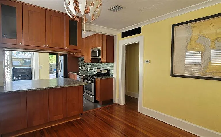 3026 Burlington Ave N — Photo 8