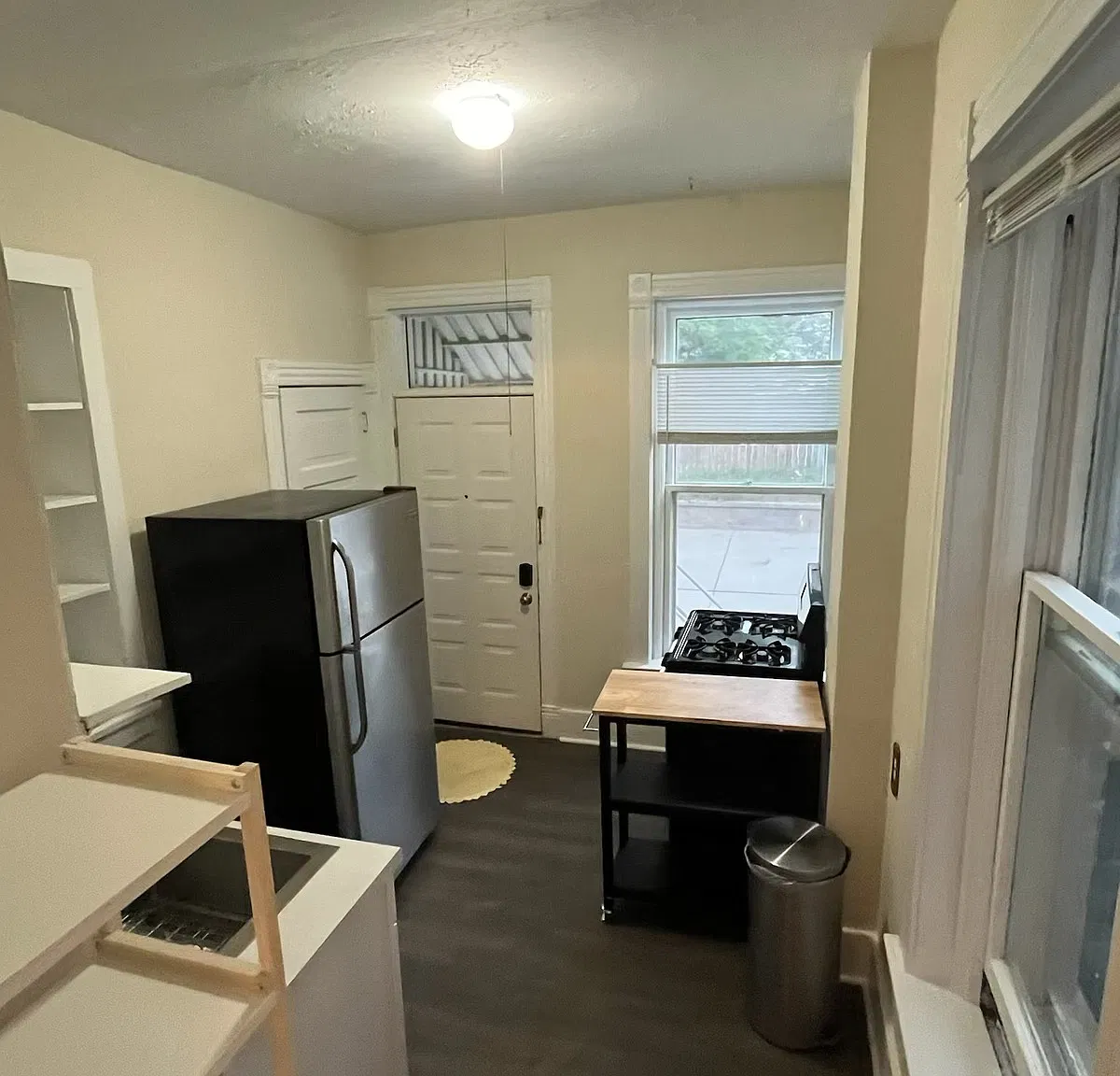 1 bed, 1220 sqft, $1,050 — Photo 4