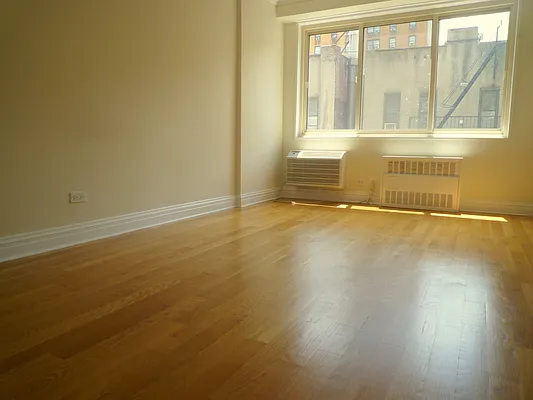 Rented by Stonehenge NYC LLC | media 8