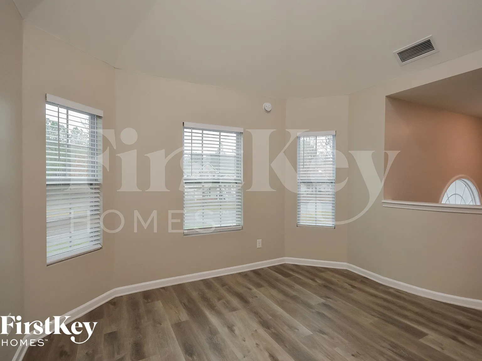 3 bed, 2.0 bath, 1541 sqft, $2,010 — Photo 2