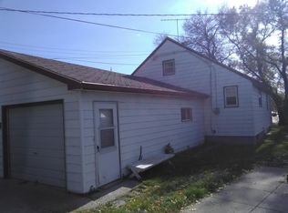 309 10th St SW, Jamestown, ND 58401