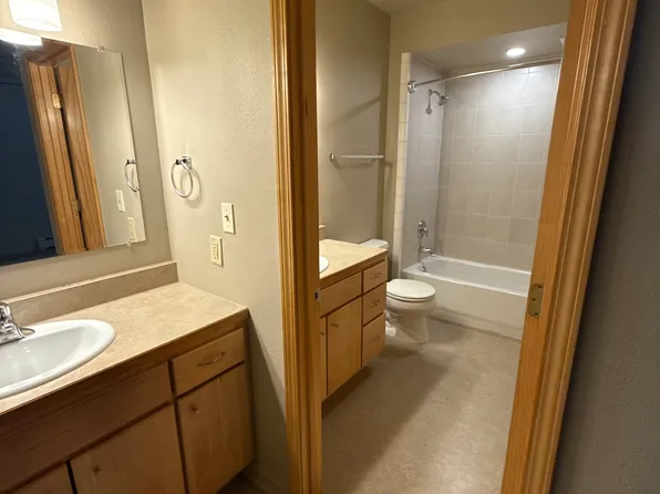 825 28th Ave APT 1, Fairbanks, AK 99701