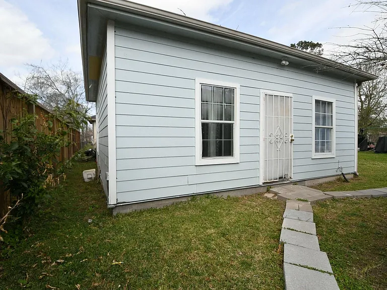 5817 Gaston St #B — Photo 1