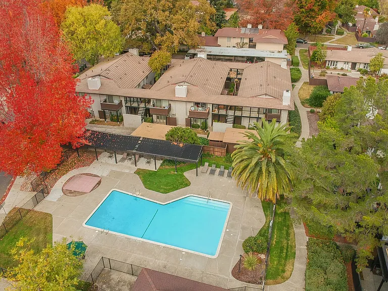 Beautiful, Quiet Community - Just Minutes from Downtown Walnut Creek — Photo 24