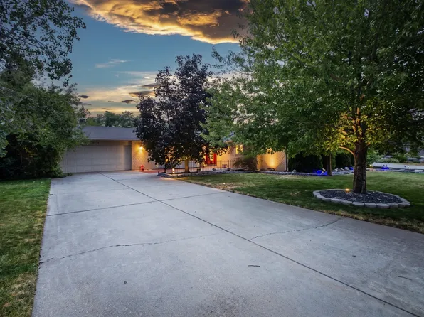 3704 E Brighton Point Dr S, Salt Lake City, UT 84121