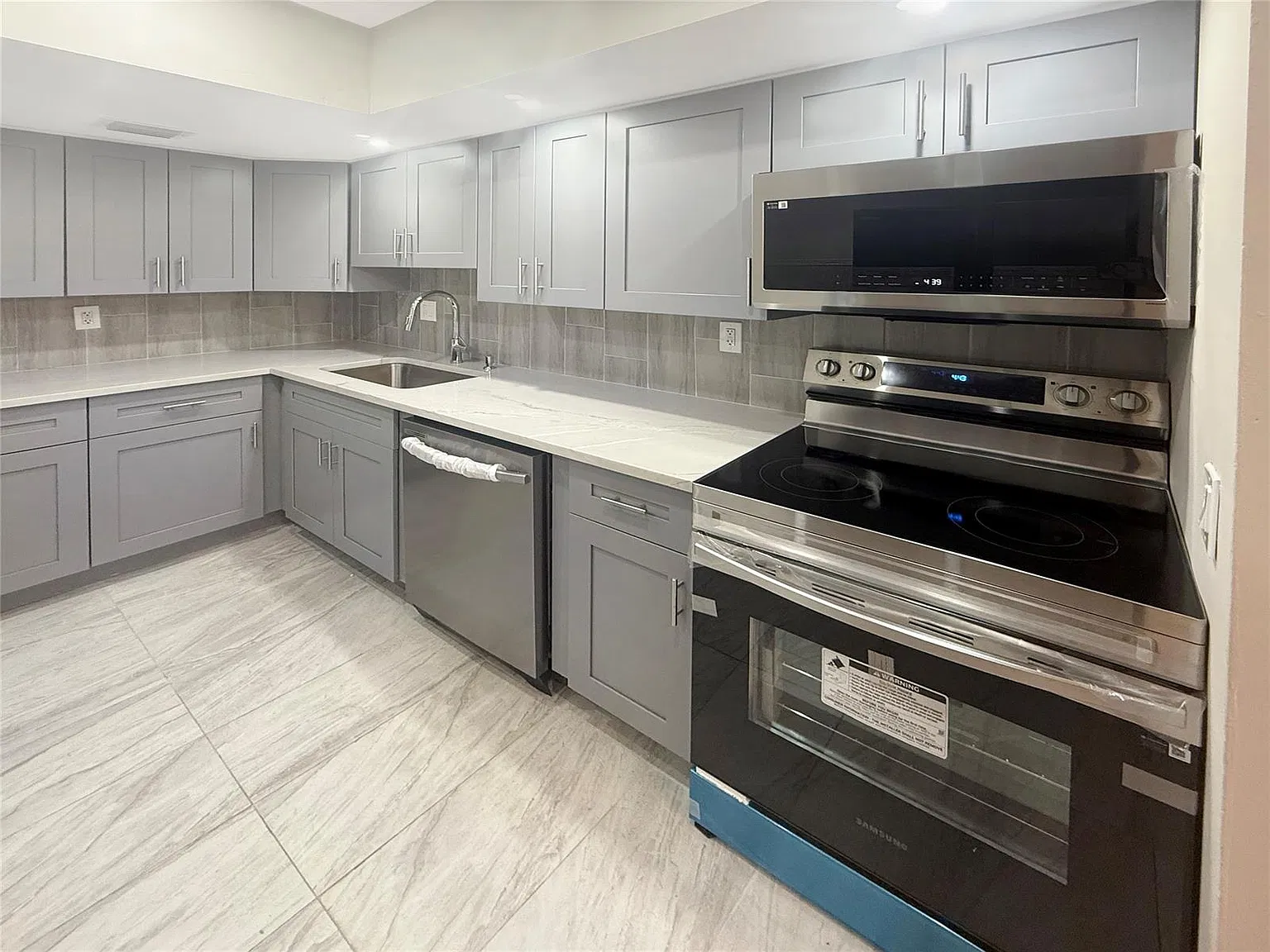 3 bed, 1080 sqft, $2,450 — Photo 4