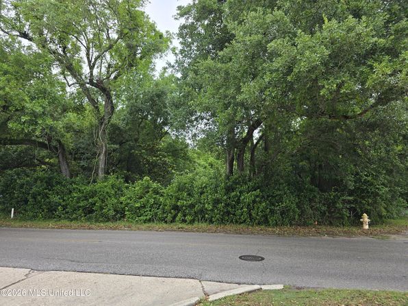 2015 W 2nd St