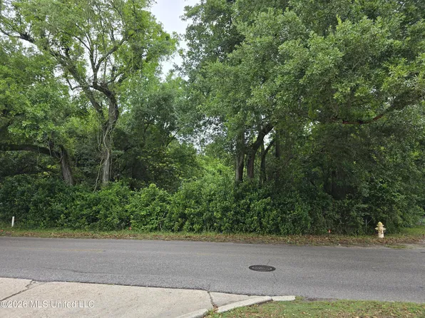 2015 W 2nd St, Long Beach, MS 39560