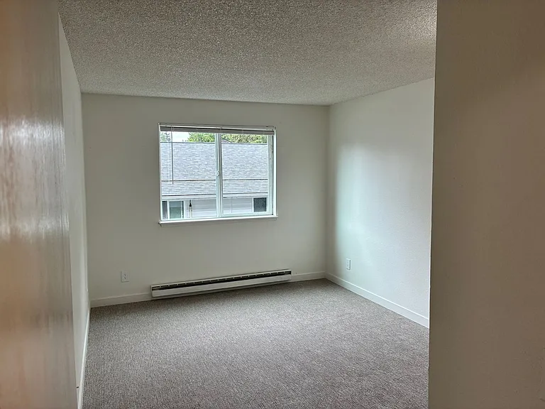15015 Shoreline Apartments — Photo 42