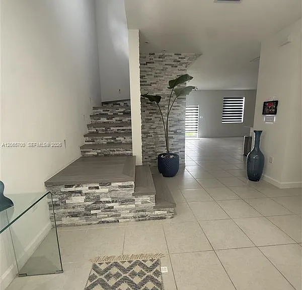 2619 SE 24th Pl — Photo 3
