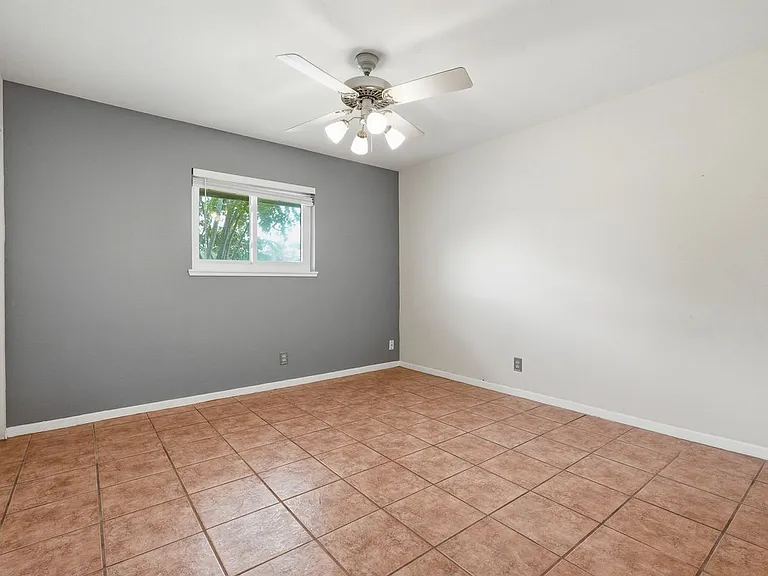 4049 Rooney Dr — Photo 19