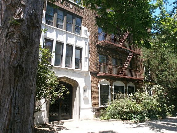 2nd image of 300 8th Ave APT 3L