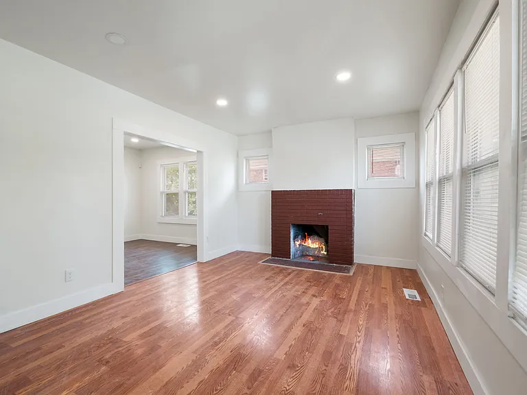 615 W Hollywood — Photo 3