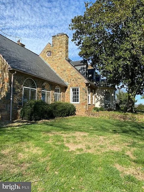 6 bed, 4.5 bath, 1736 sqft, $4,500 — Photo 1