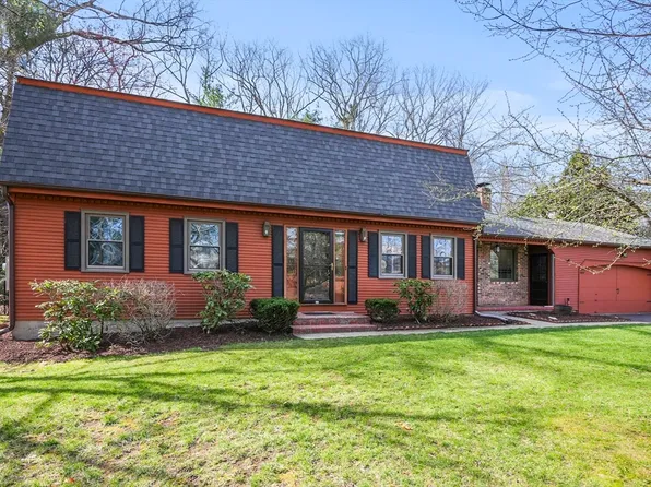 100 Ridgecrest Dr, Westfield, MA 01085