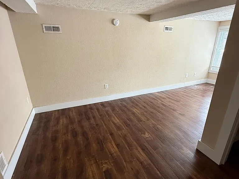 1209 S Lincoln St — Photo 8