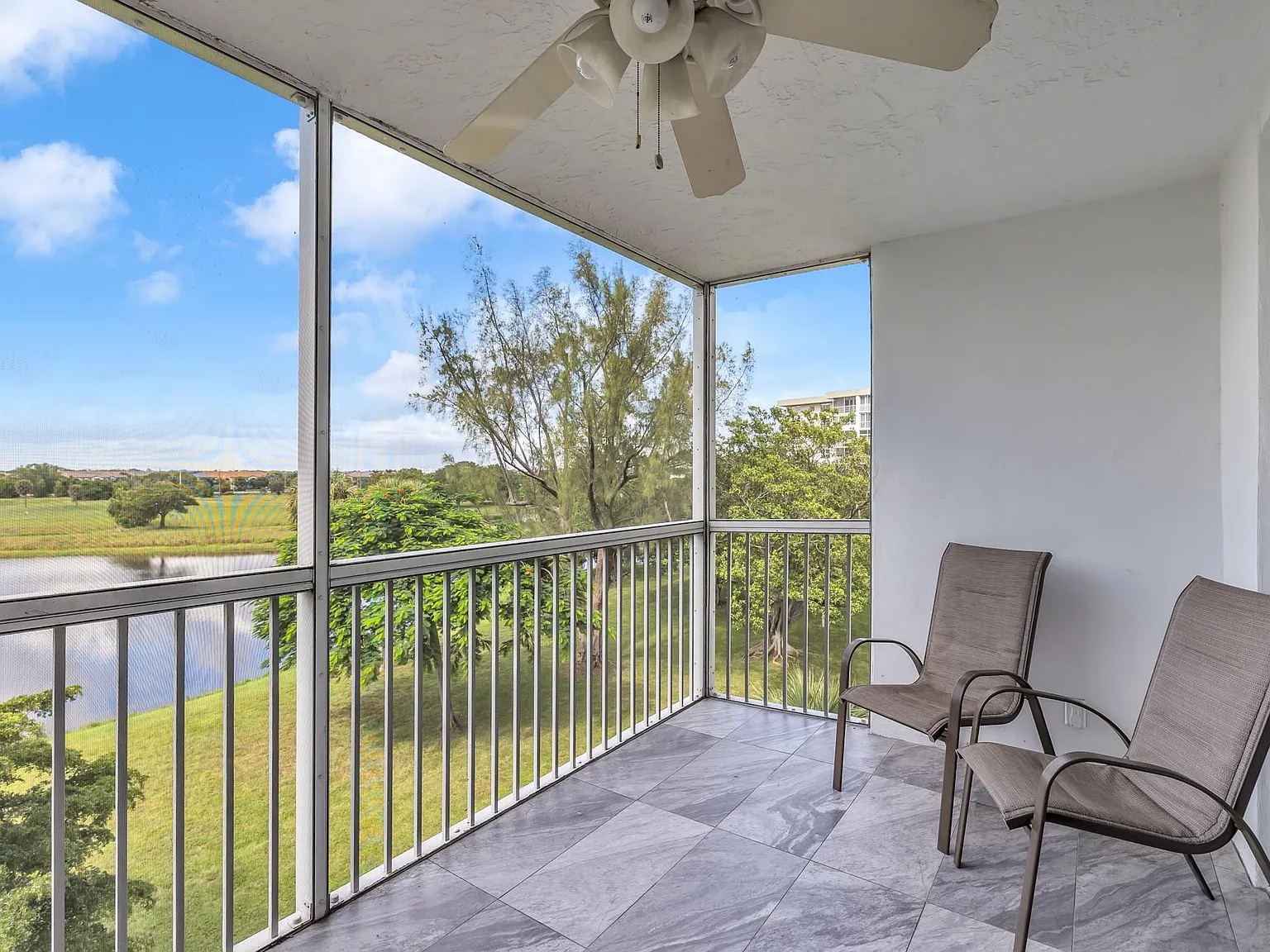 3 bed, 2.0 bath, 1390 sqft, $2,500 — Photo 2