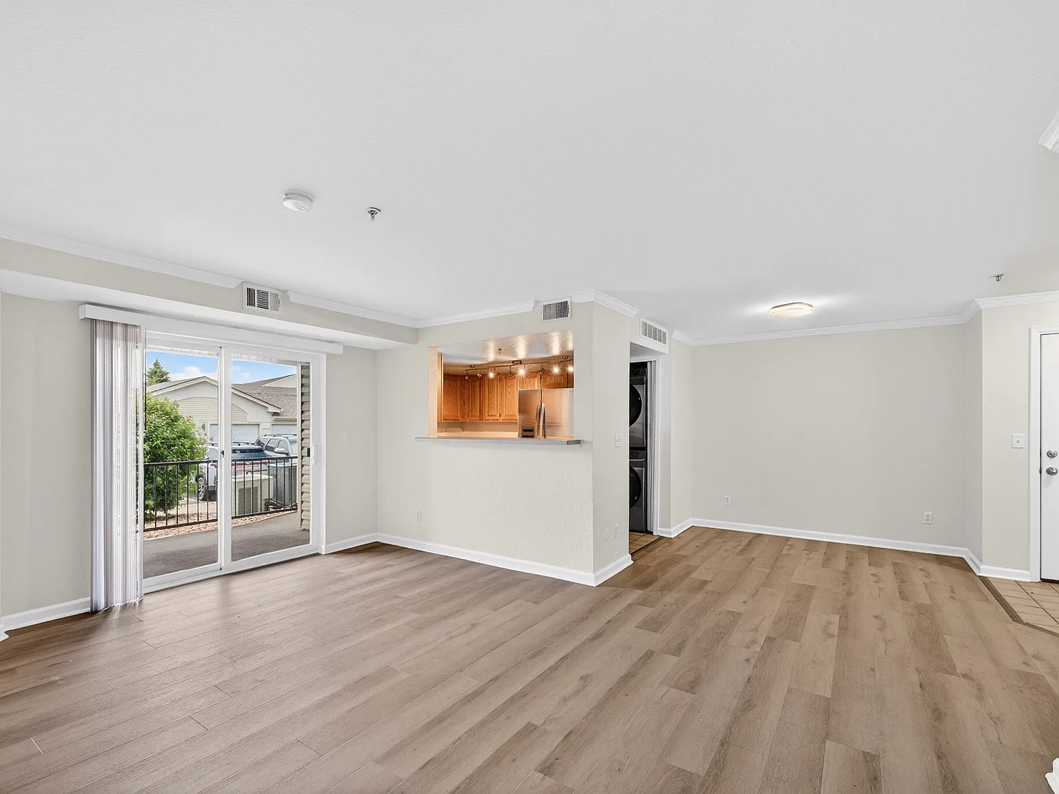 3 bed, 1264 sqft, $1,800 — Photo 2