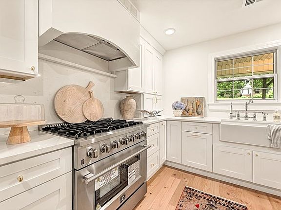 3rd image of 3917 E Caston Dr
