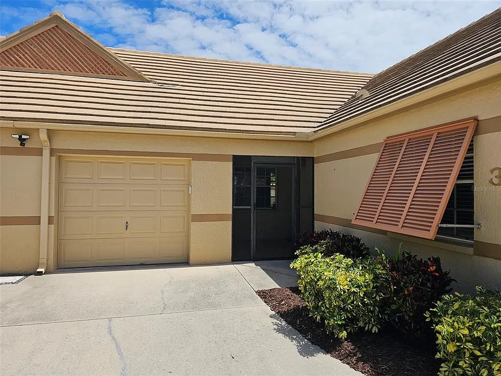 3 bed, 2.0 bath, 1172 sqft, $2,350 — Photo 1