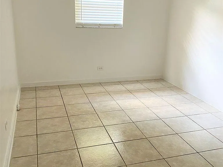 715 SW 14th Ave #2 — Photo 7