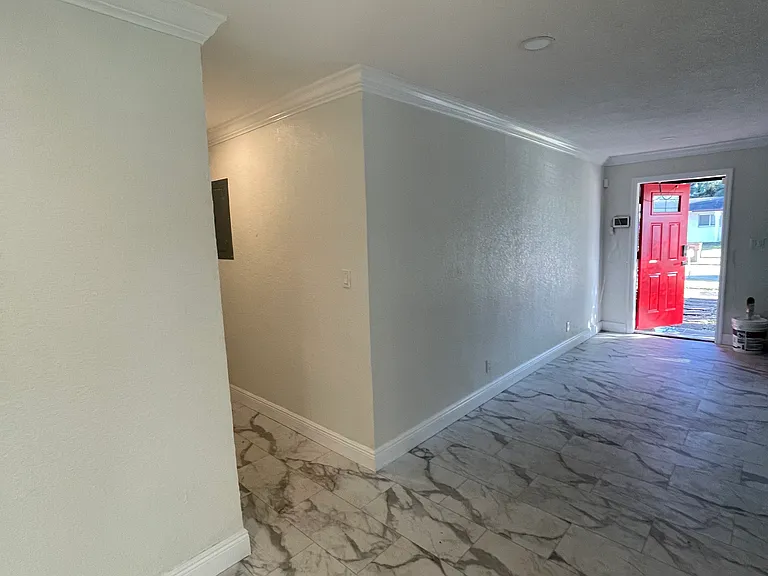 365 NW 4th Ct — Photo 5