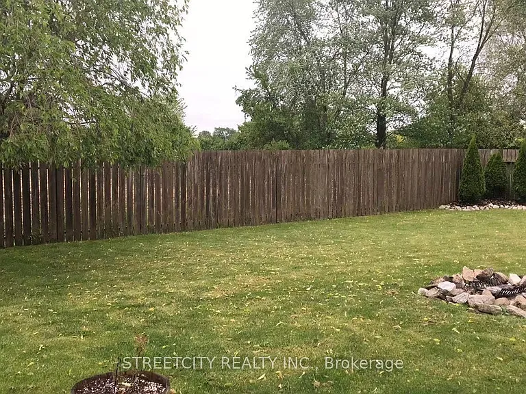 6860 Malden Rd — Photo 11