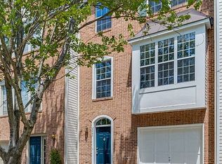 2445 Clover Field Cir, Herndon, VA 20171