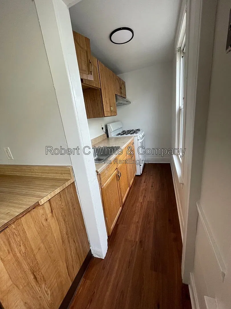 3 bed, 1.0 bath, 1065 sqft, $1,990 — Photo 4