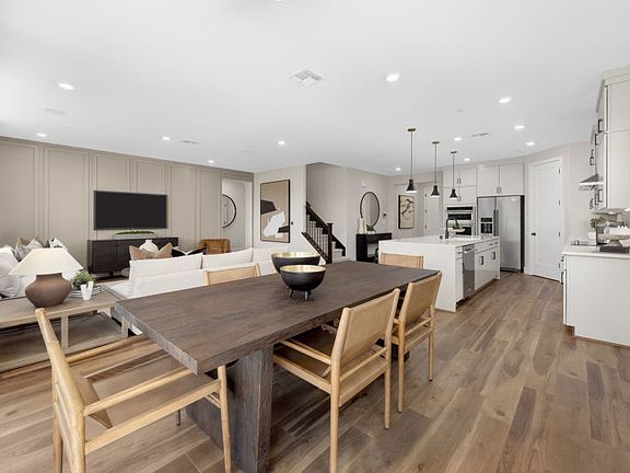 Cozy cafe area for casual or formal dining