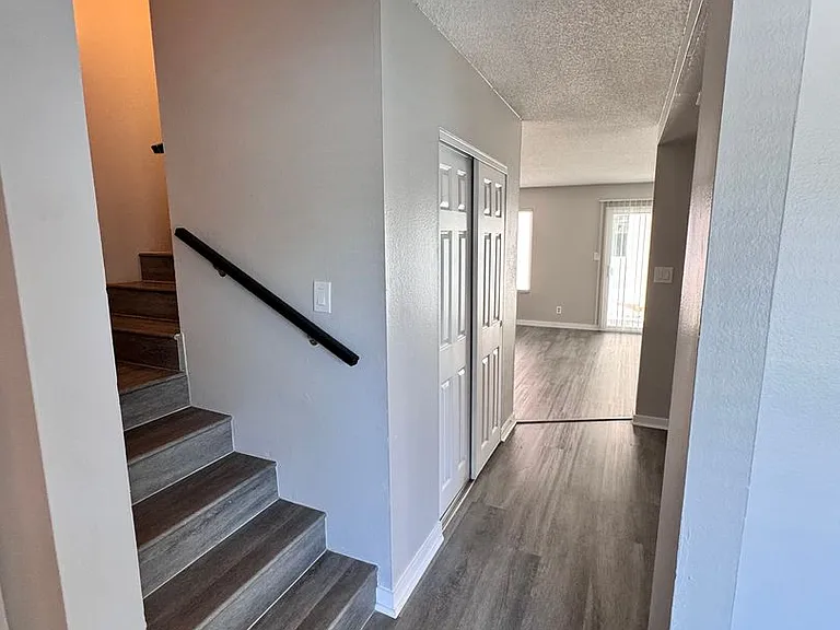4321 Green Ave — Photo 1