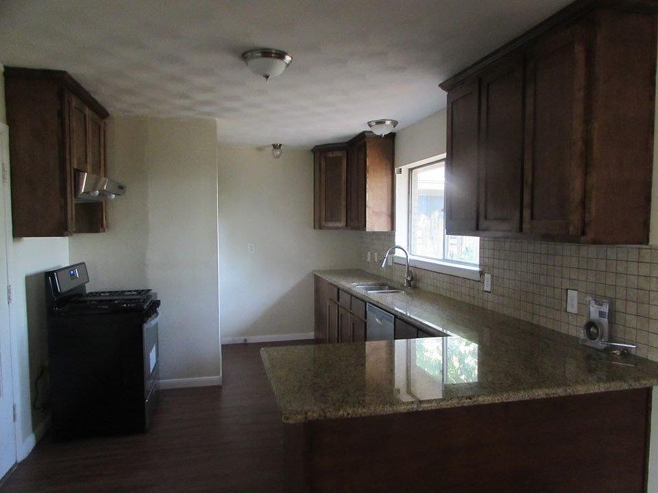 2nd image of 409 Hanover Ln