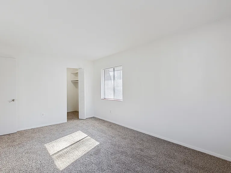 Fairway Club Apartments — Photo 63