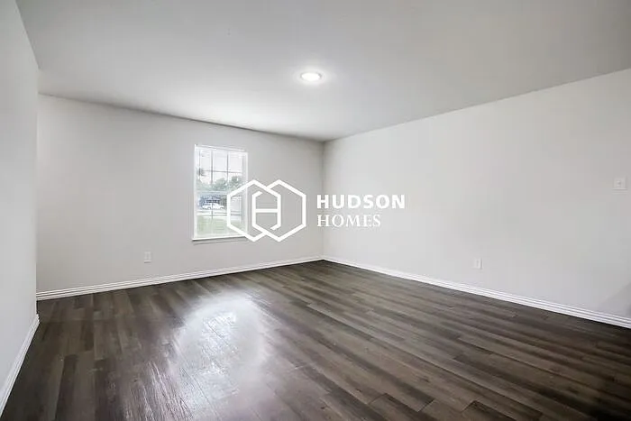 1720 E 10th Ave — Photo 3