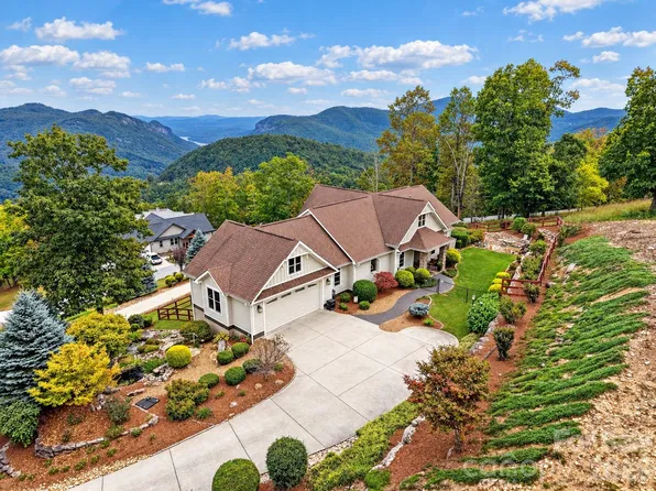 57 Mountainaire Ct, Hendersonville, NC 28792