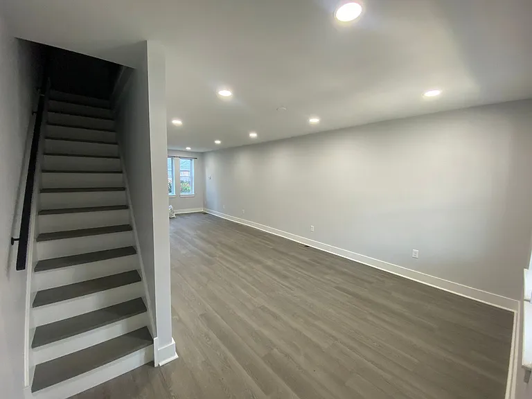 1111 S Peach St — Photo 5