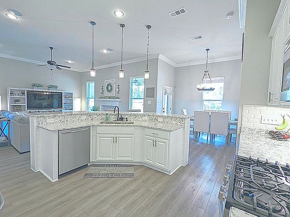 3rd image of 4712 Foxtail Palm Dr