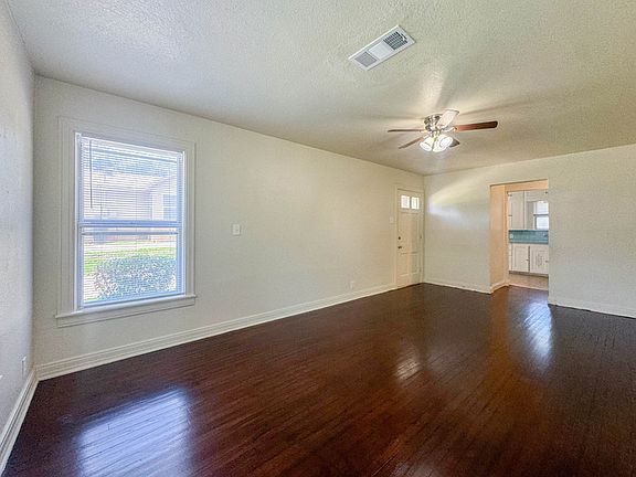 5th image of 1916 Houston Pl