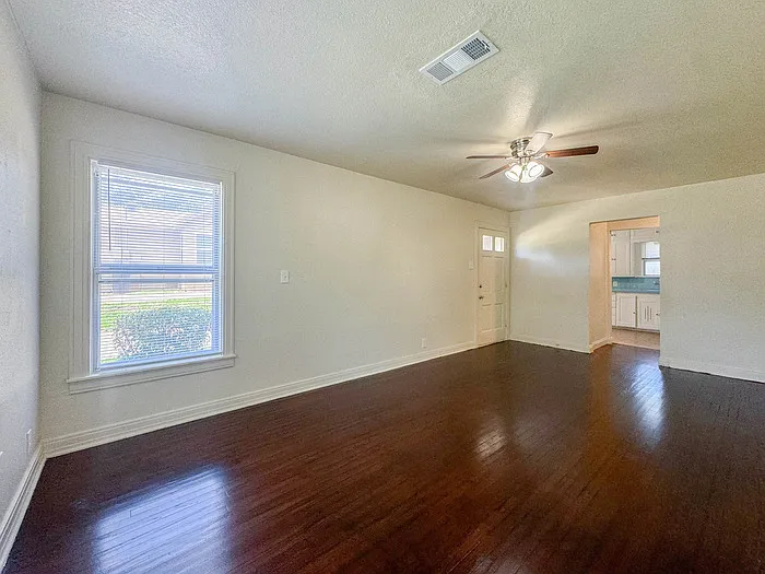 1916 Houston Pl — Photo 5