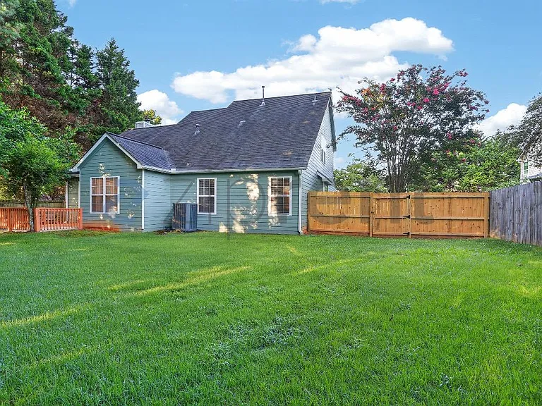 4972 Lake Park Cir — Photo 6
