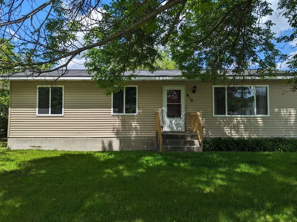 610 16th St E, International Falls, MN 56649