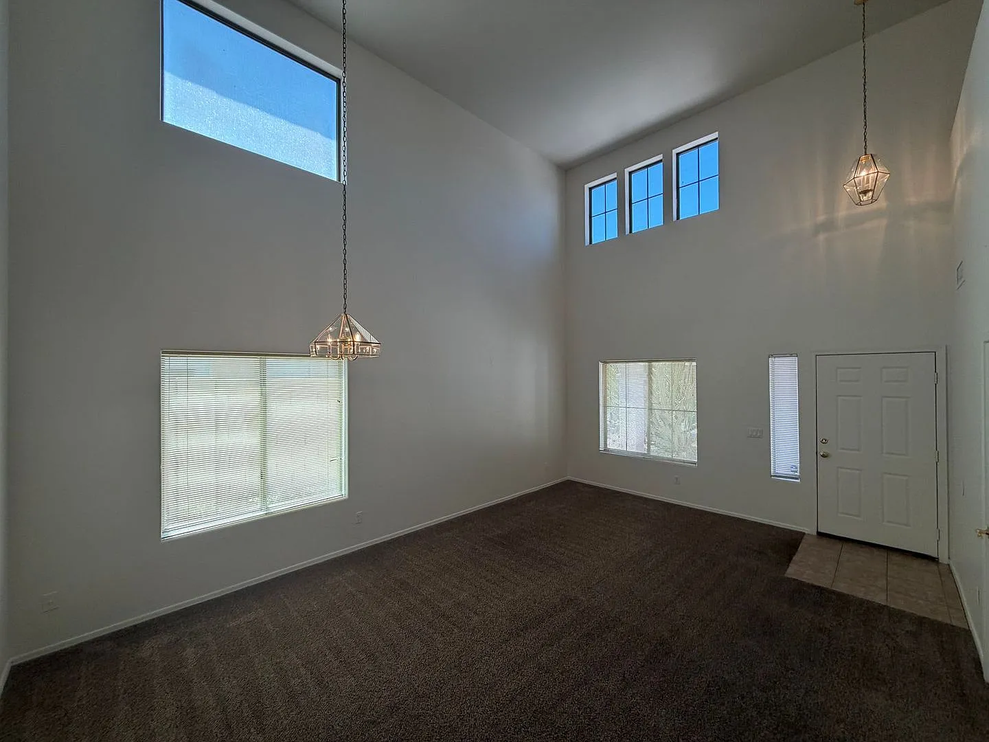 5 Bedroom - 3 Bath - 2323 Sq. Ft. Phoenix Location — Photo 2