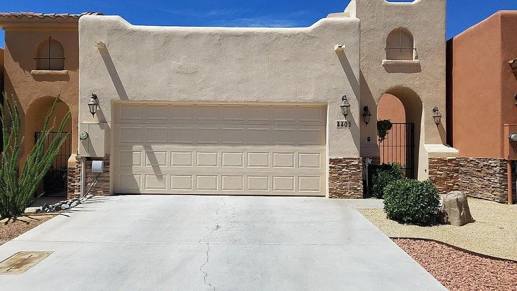 Beautiful Townhome-Gated Community! — Photo 1