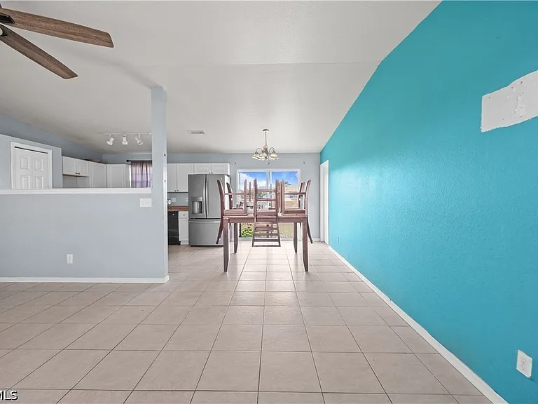 2028 NE 17th Pl — Photo 4