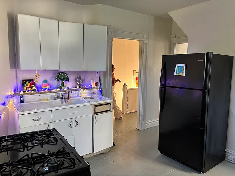 606 Court St #3 — Photo 6