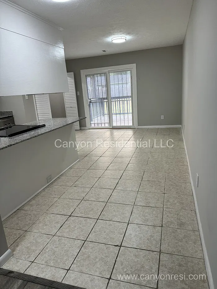 3 bed, 2.0 bath, 2040 sqft, $1,960 — Photo 4