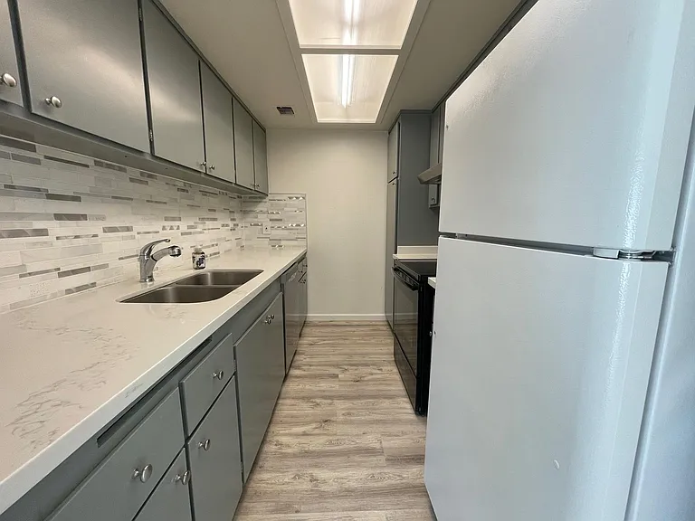 1362 E Oak Ave — Photo 8